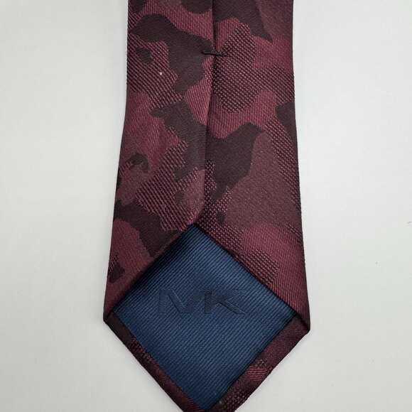 Michael Kores Silk Camo Tie โ Burgundy Modern Camo โ Gift for Him - Picture 3 of 7